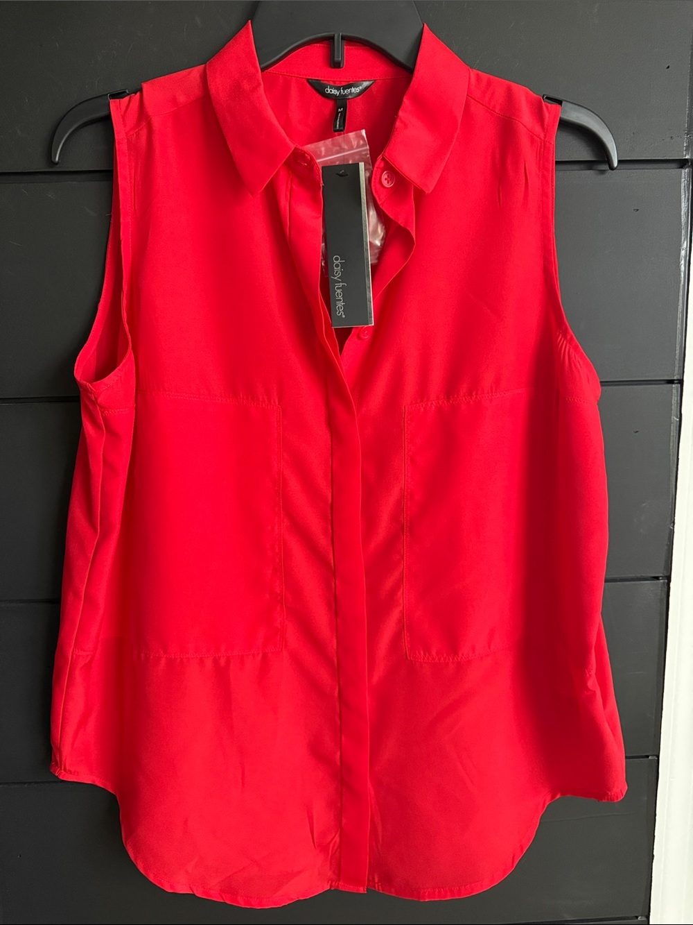 Daisy Fuentes  Sleeveless Blouse M Red